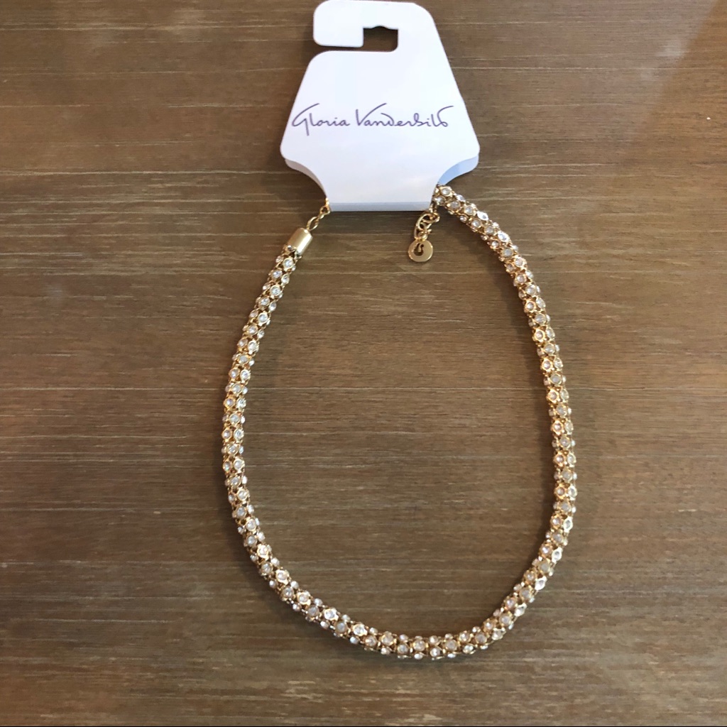 Gloria Vanderbilt Gold Colored Necklace Nwot 12$
